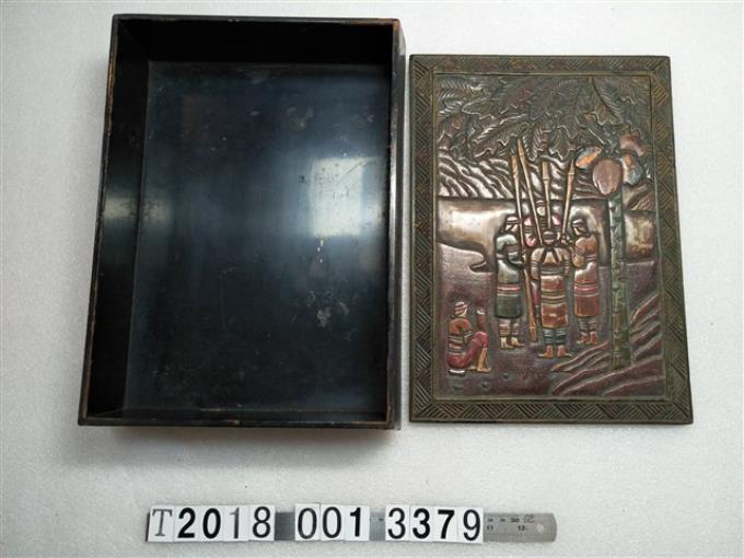 木雕彩繪原住民杵歌紋方形漆器置物盒 (共1張)