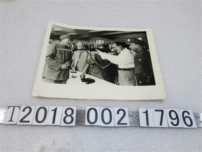 劉少奇及毛澤東基層巡視照片 (共1張)