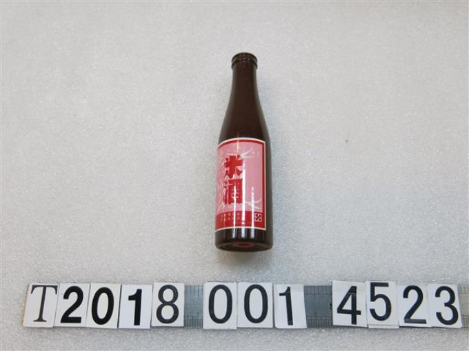 木製米酒瓶造型紅標雅集出品牙籤罐 (共1張)