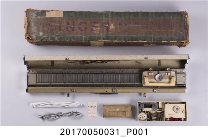 勝家model 555針織機及其附件