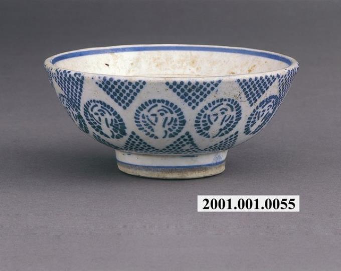 青磁印花紋碗　高麗時代 青花印花鶴紋碗- 藏品資料- 國立臺灣歷史博物館典藏網
