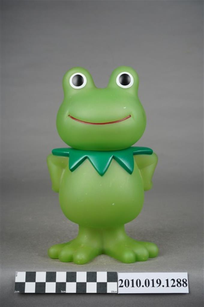 綠青蛙玩偶存錢筒- 藏品資料- 國立臺灣歷史博物館典藏網