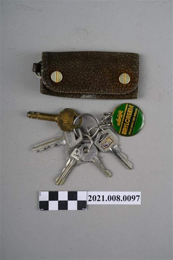 盧修一所有鑰匙與鑰匙皮件 (共2張)