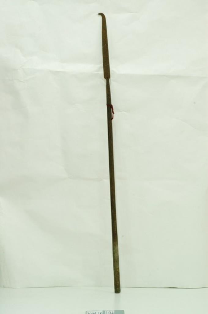 鐵製木柄長鉤刀 (共1張)