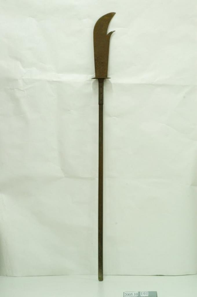 鐵製木柄關刀 (共1張)