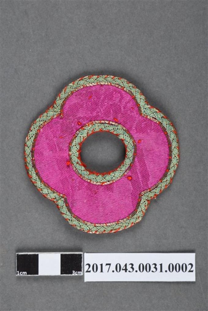 桃紅絲緞花形繡片 (共2張)