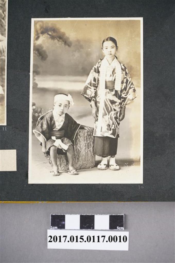 臺南州南門尋常小學校臺南第一幼稚園身穿和服的小孩子照片 (共2張)