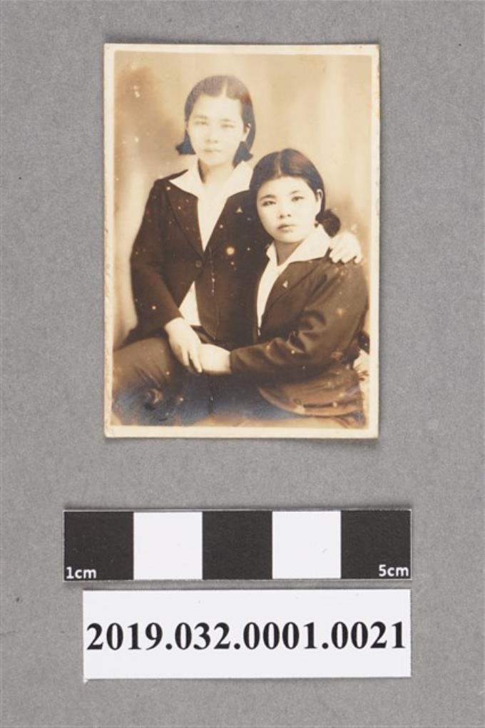 陳吳秀梅女士與另一位女士合照之16 (共2張)
