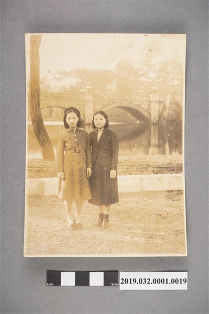 陳吳秀梅女士與另一位女士合照之14 (共2張)