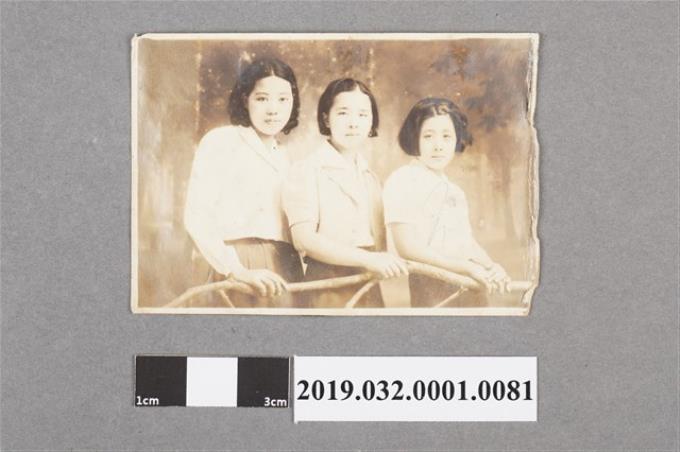 陳吳秀梅女士與另兩名女士合照 (共2張)