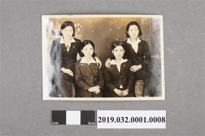 陳吳秀梅女士與另三名女士合照之3 (共2張)