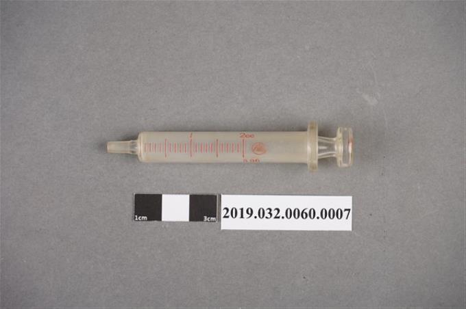 2cc白硬質注射筒 (共4張)