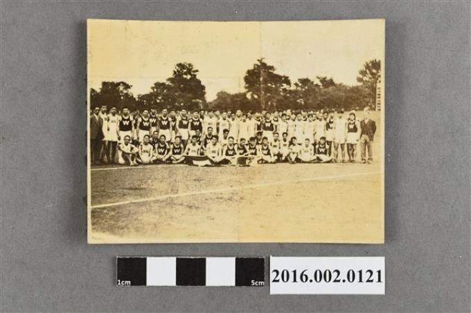 張星賢參加「早、慶田徑對抗賽」與全體選手合照 (共2張)
