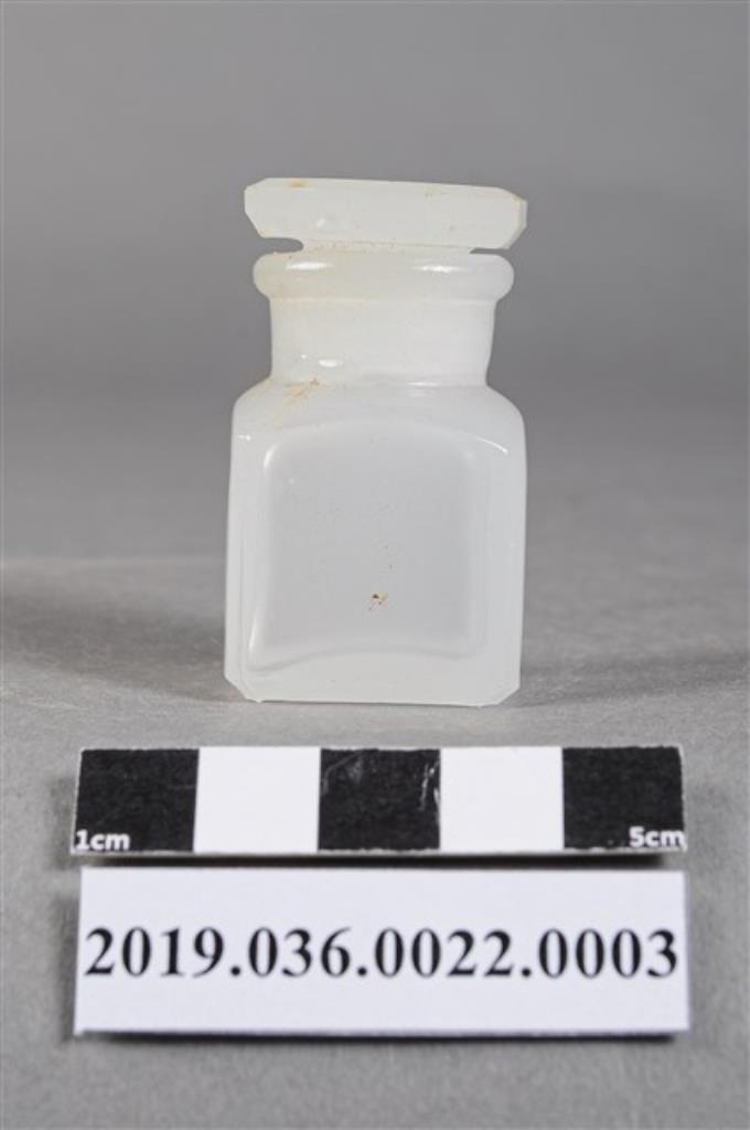 白色小藥瓶 (共6張)