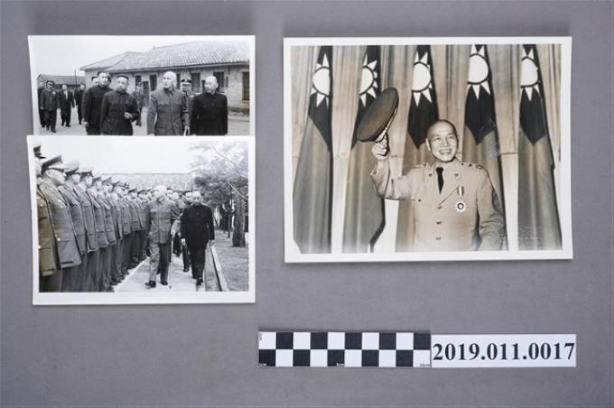 蔣中正巡視軍隊照片 (共2張)