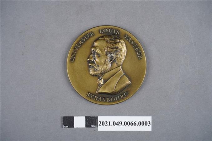 李遠哲1998年法國斯特拉斯堡大學名譽博士獎章 (共7張)