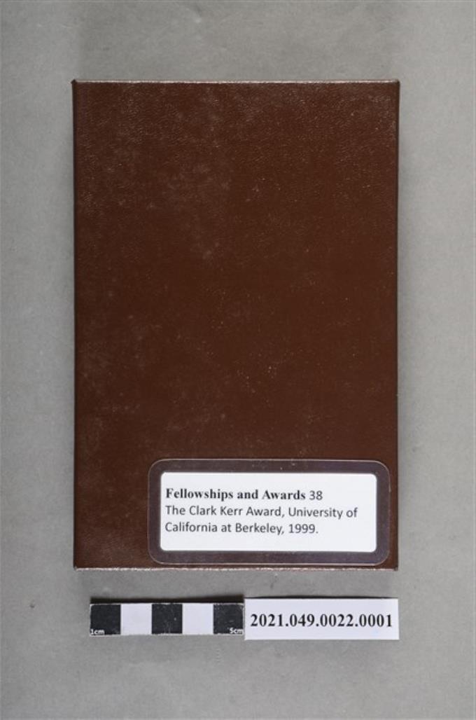 李遠哲1999年克拉克．克爾獎獎章外盒 (共7張)