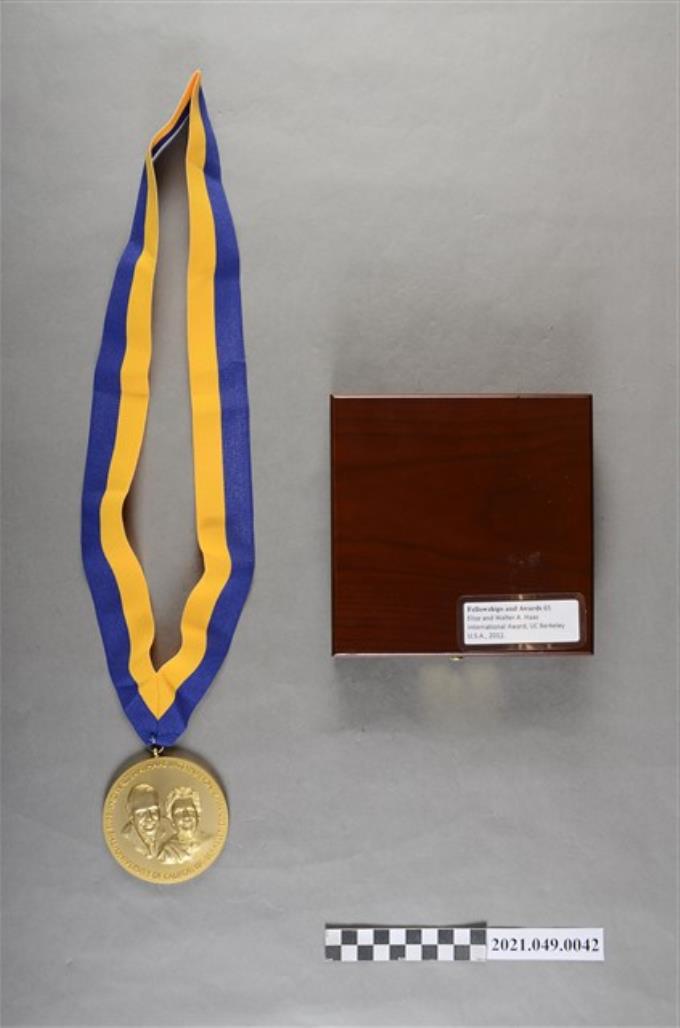 李遠哲2011年哈斯國際獎獎章 (共4張)