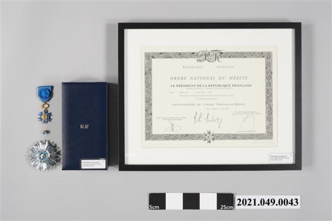 李遠哲2012年法國國家功勳勳位大軍官勳章證書獎章及袖扣組 (共4張)
