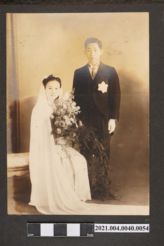 郭麗華與鄭炳南結婚照 (共2張)
