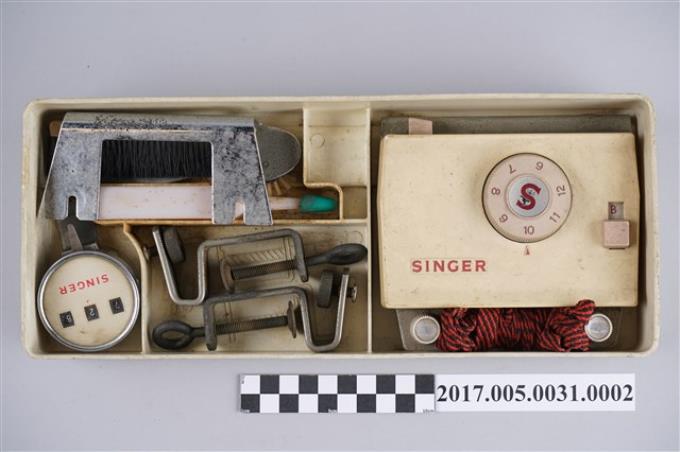 勝家model 555針織機工具盒 (共4張)