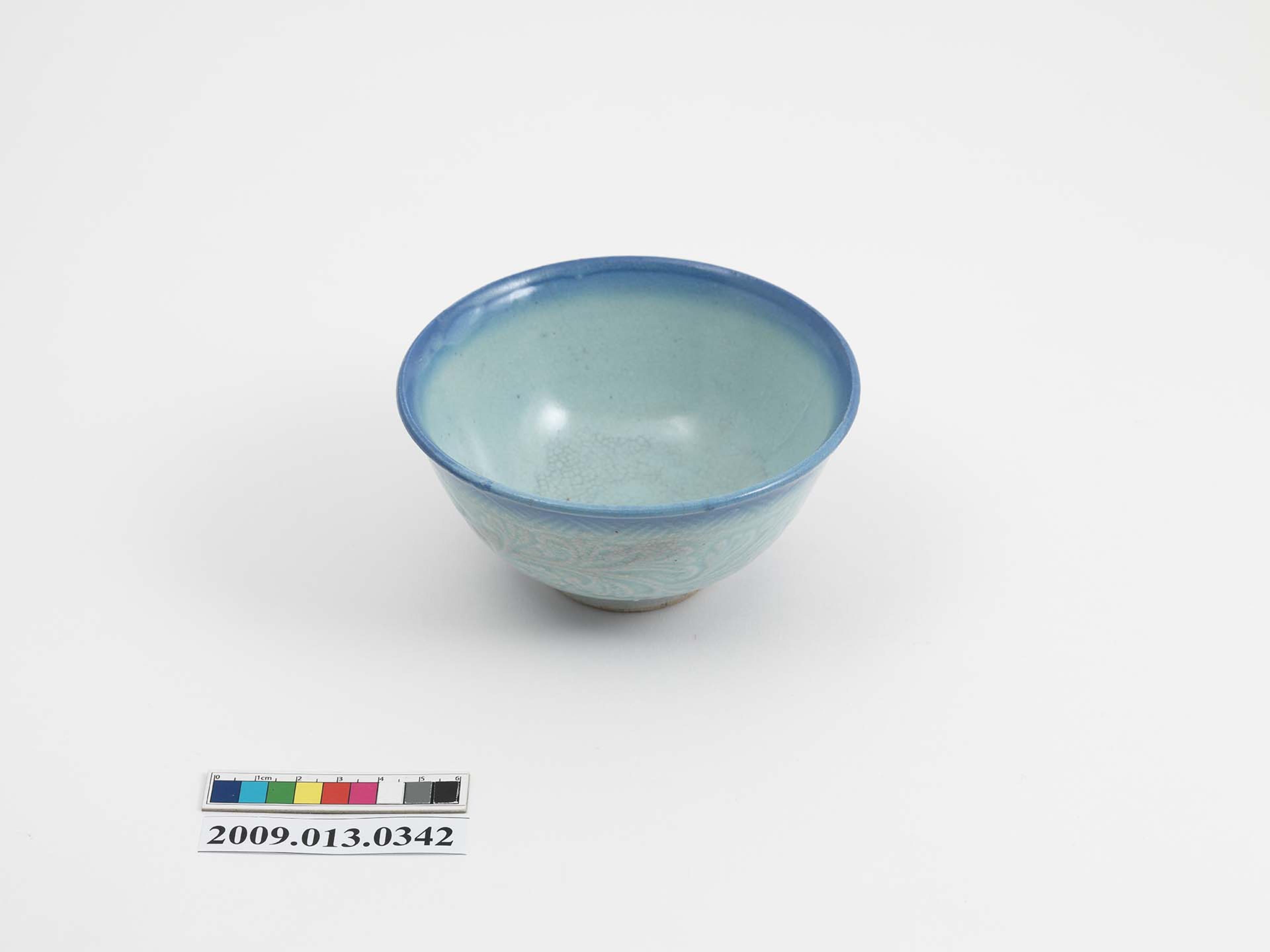 淡藍釉花卉紋淡青碗 (共6張)
