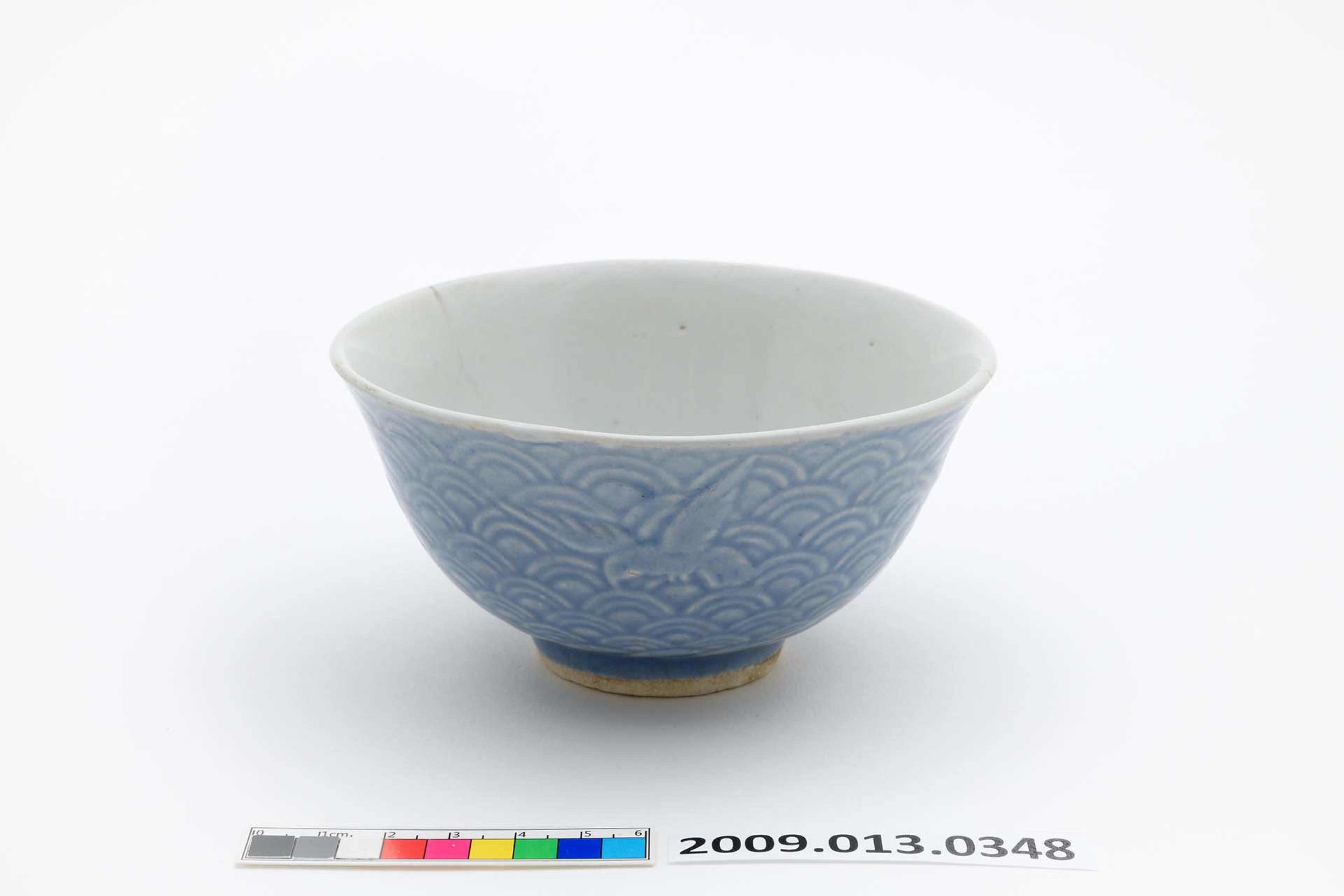 藍釉波濤飛鳥紋淡青碗 (共2張)