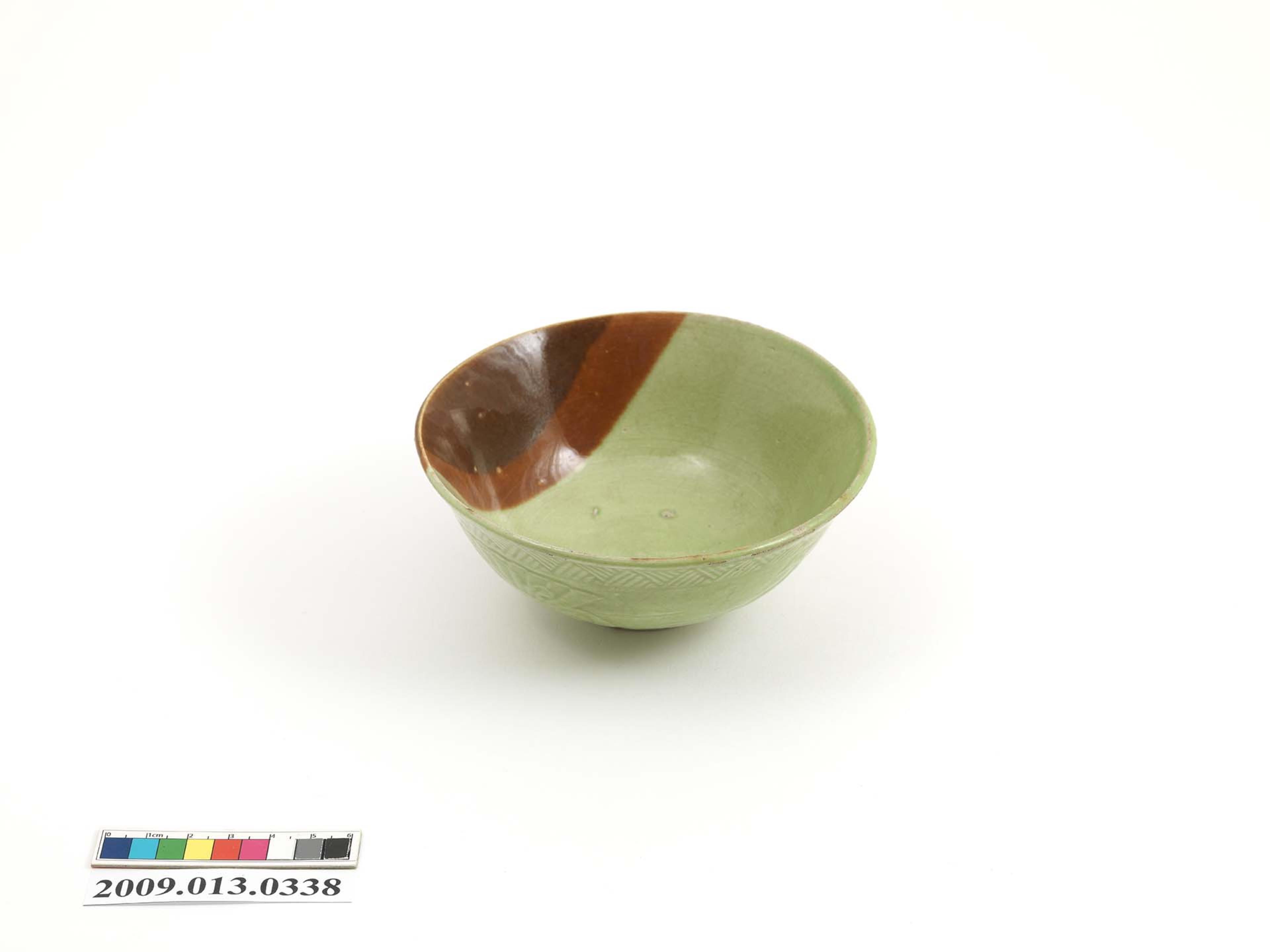 綠褐釉彩魚紋碗 (共6張)