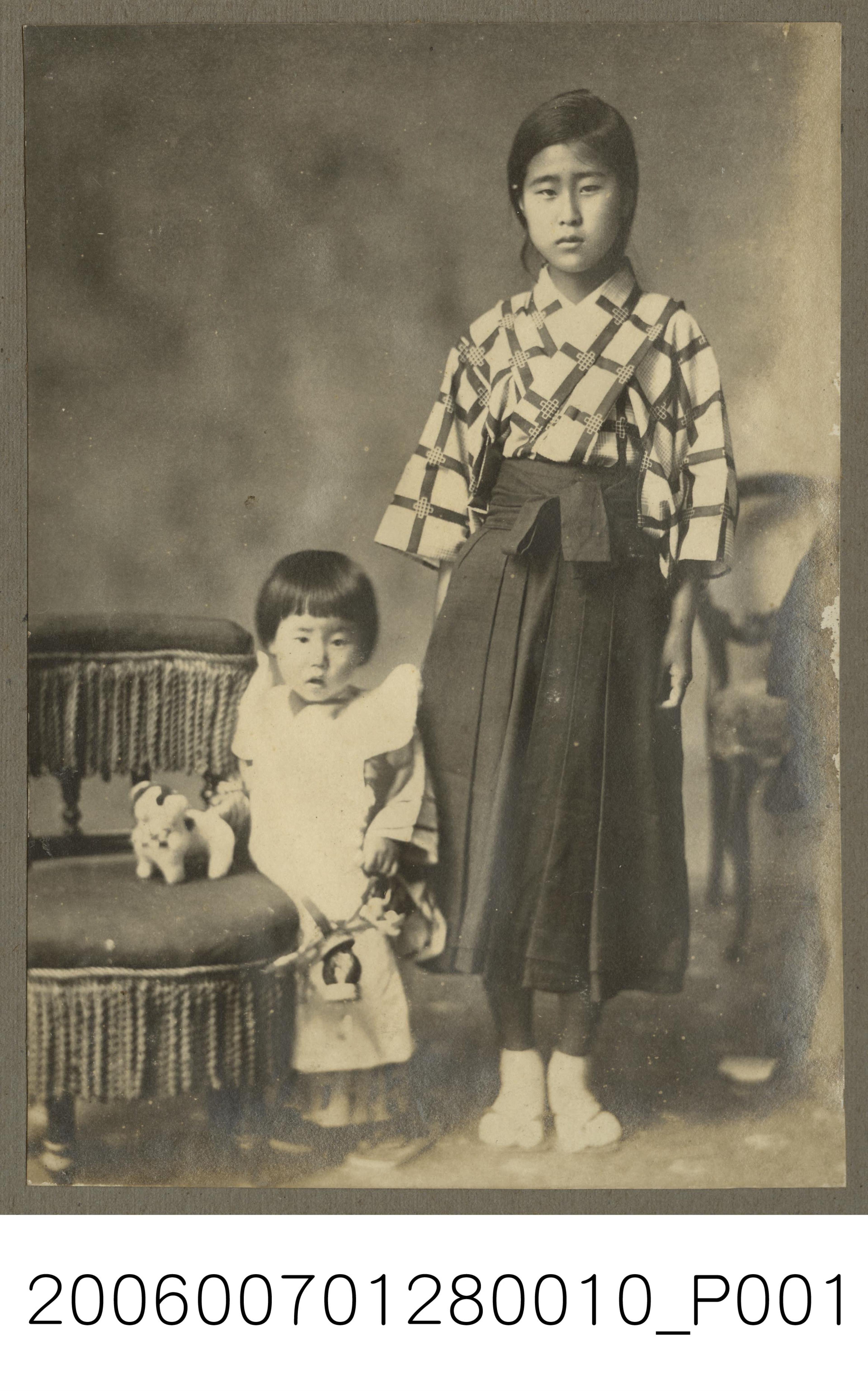 兩名著和服的女孩合照 (共1張)