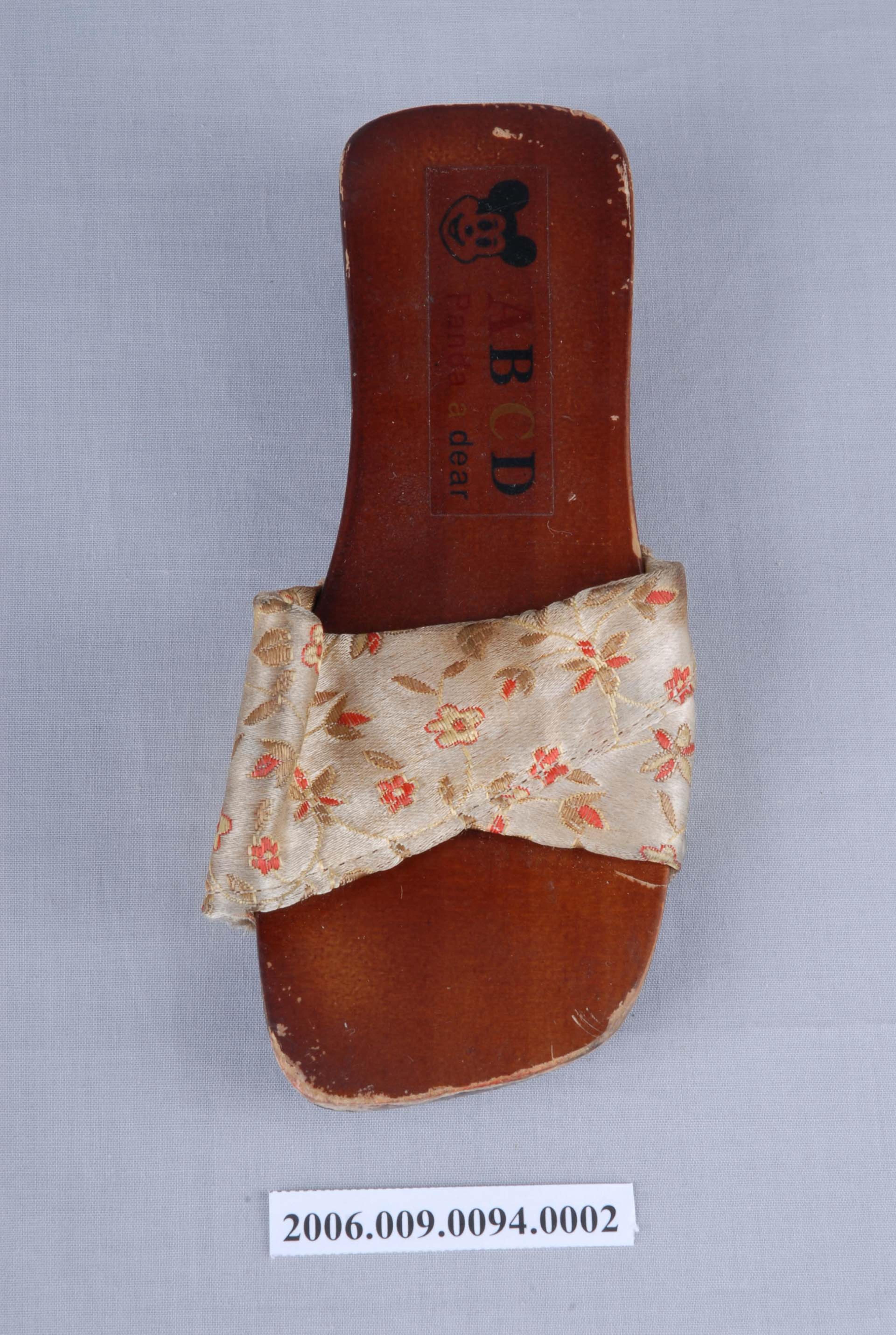 白地緹花織帶女用木屐右足 (共2張)