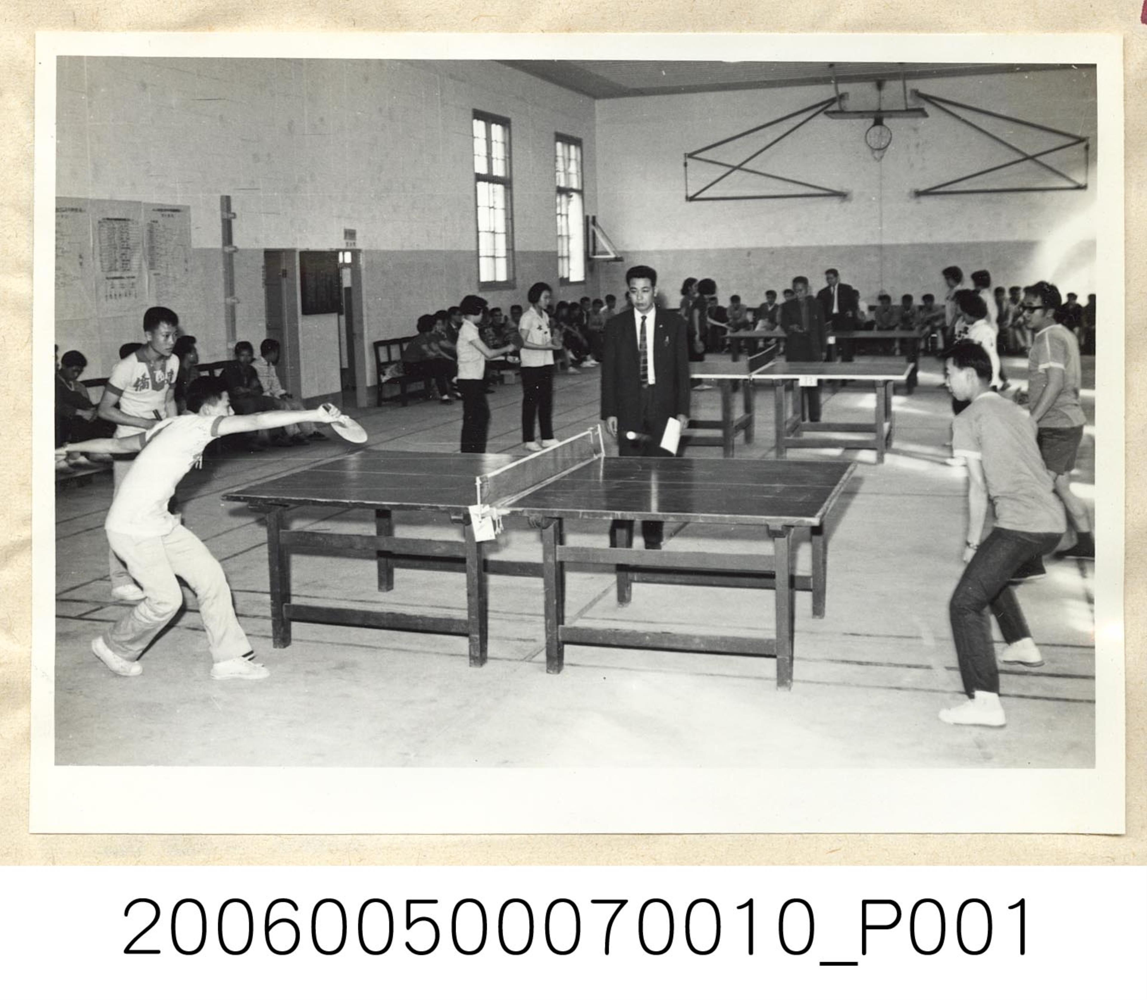 王氏攝影社攝〈五十三年度僑生桌球錦標賽於台北工專揭幕〉照片 (共1張)