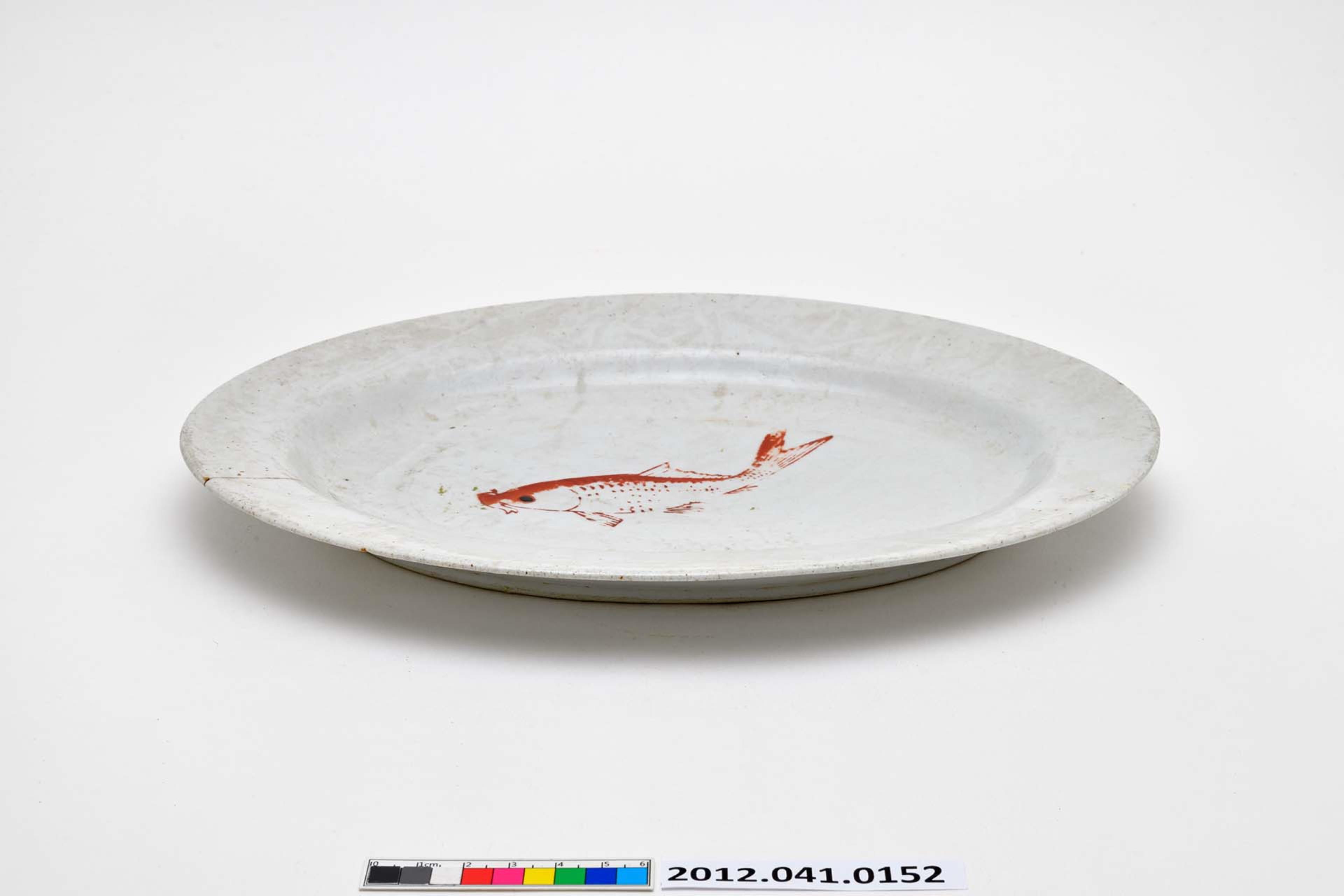 白瓷印花紅釉魚紋橢圓盤 (共2張)