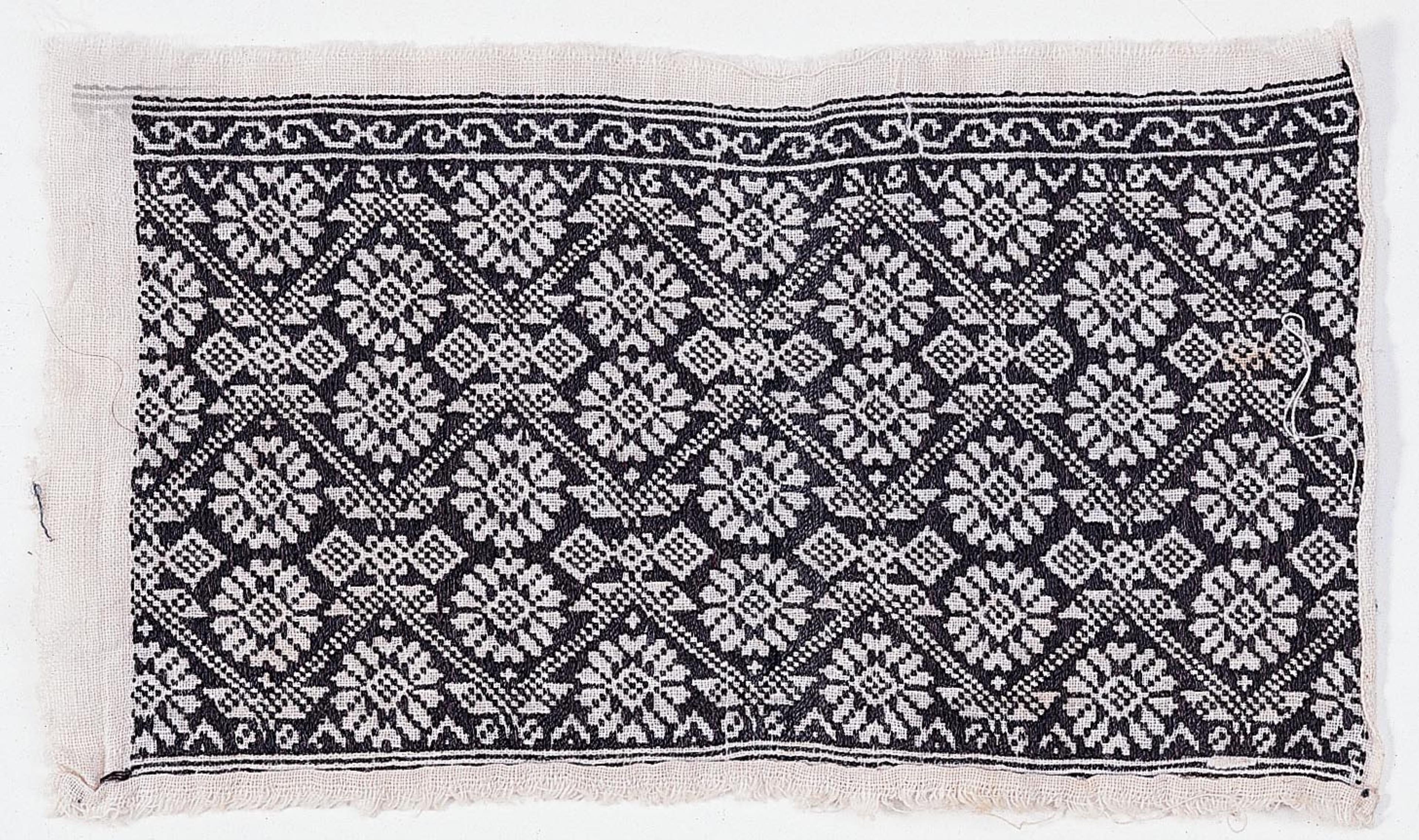 魯凱族或排灣族刺繡布片 (共3張)