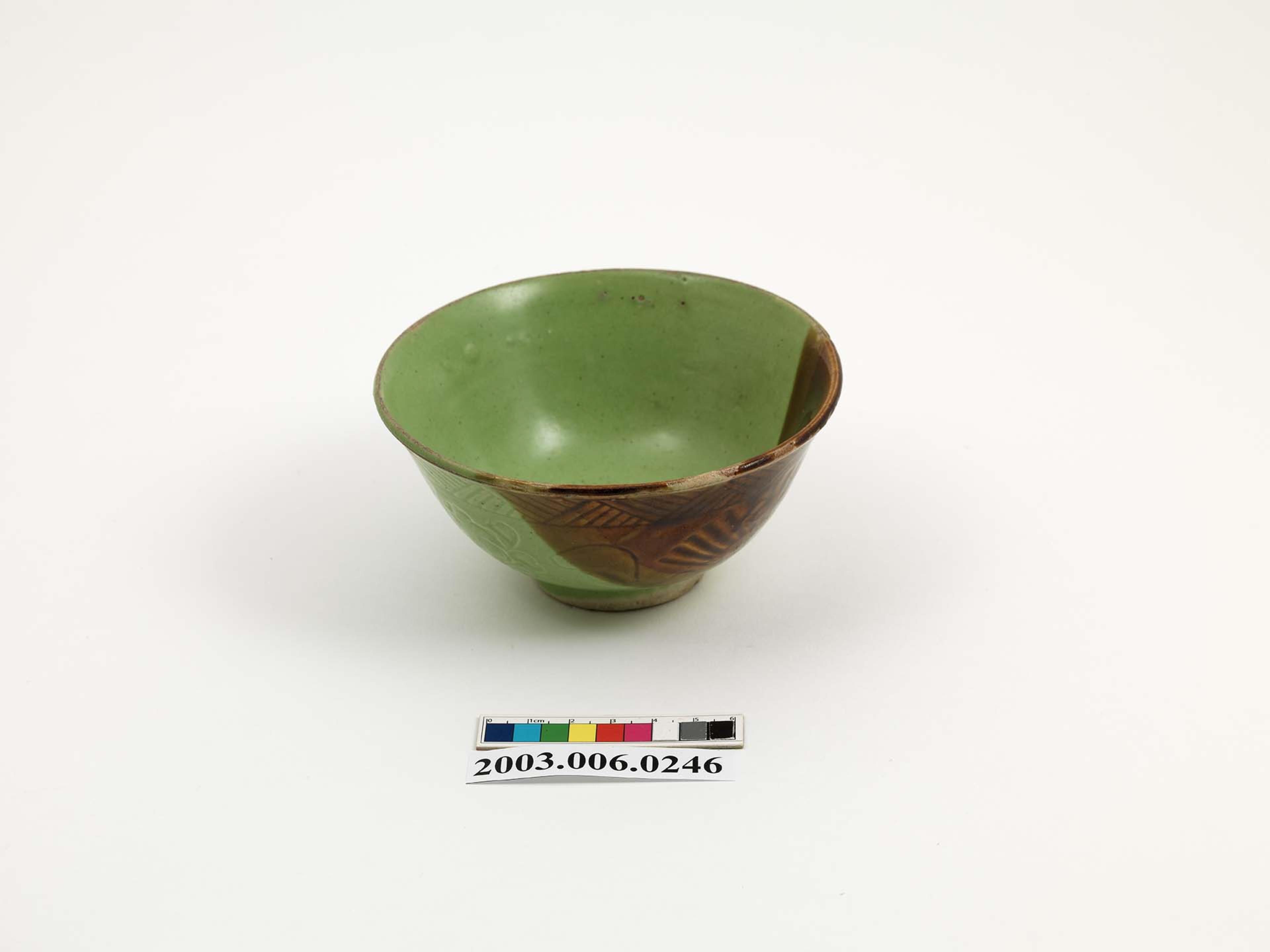 綠釉褐彩碗 (共7張)