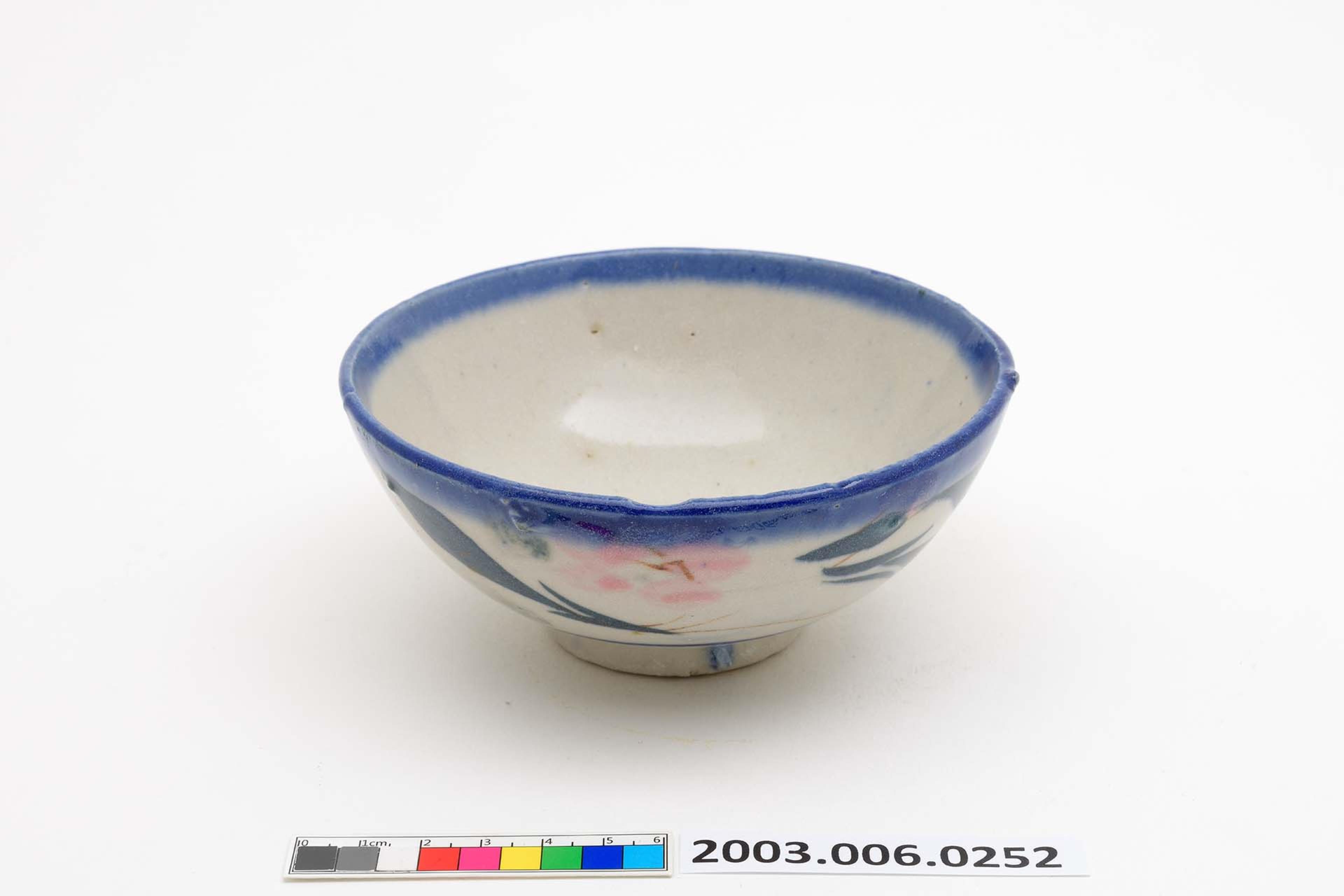 彩繪折枝花卉紋碗 (共2張)