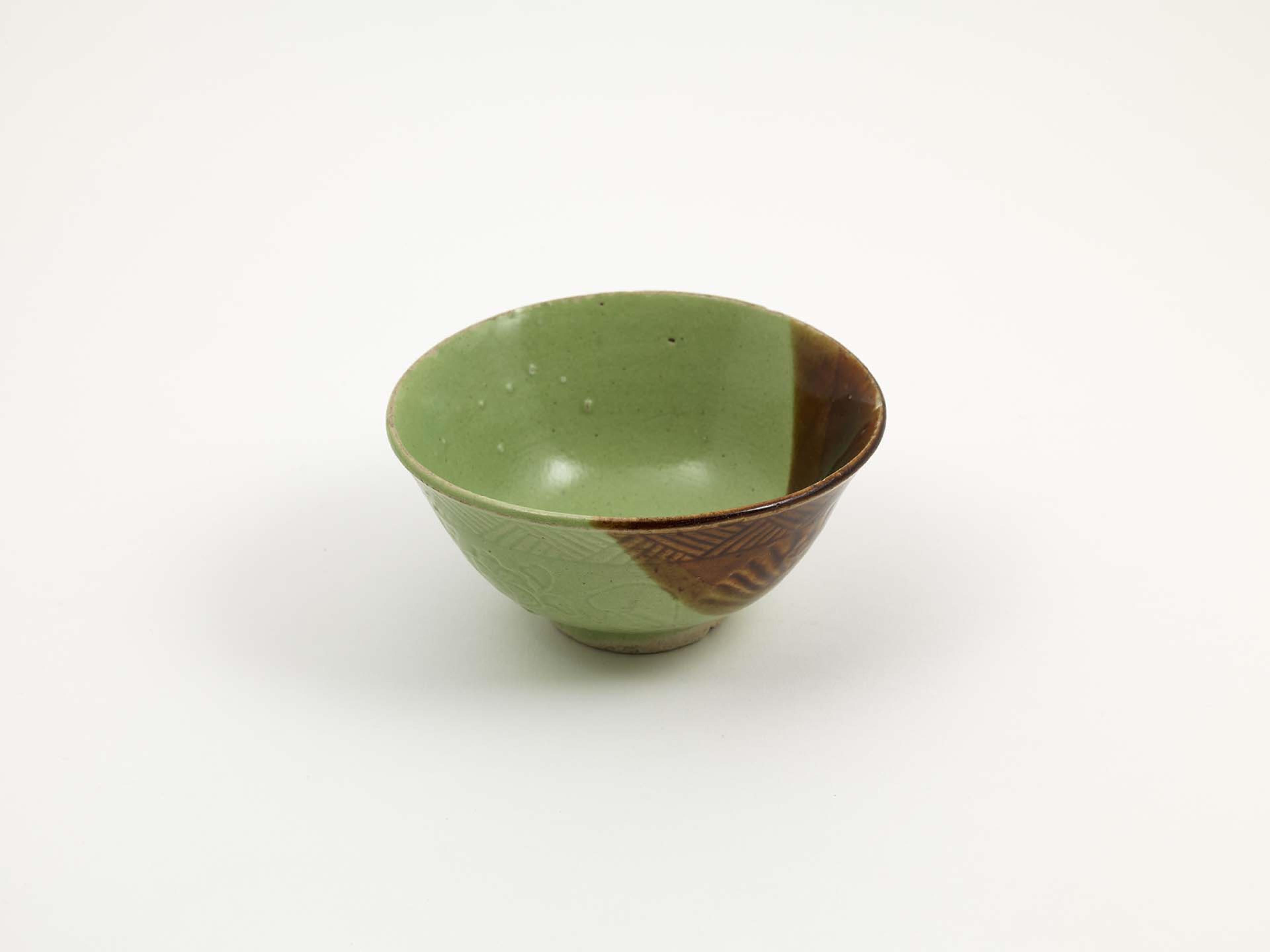 綠釉褐彩碗 (共7張)