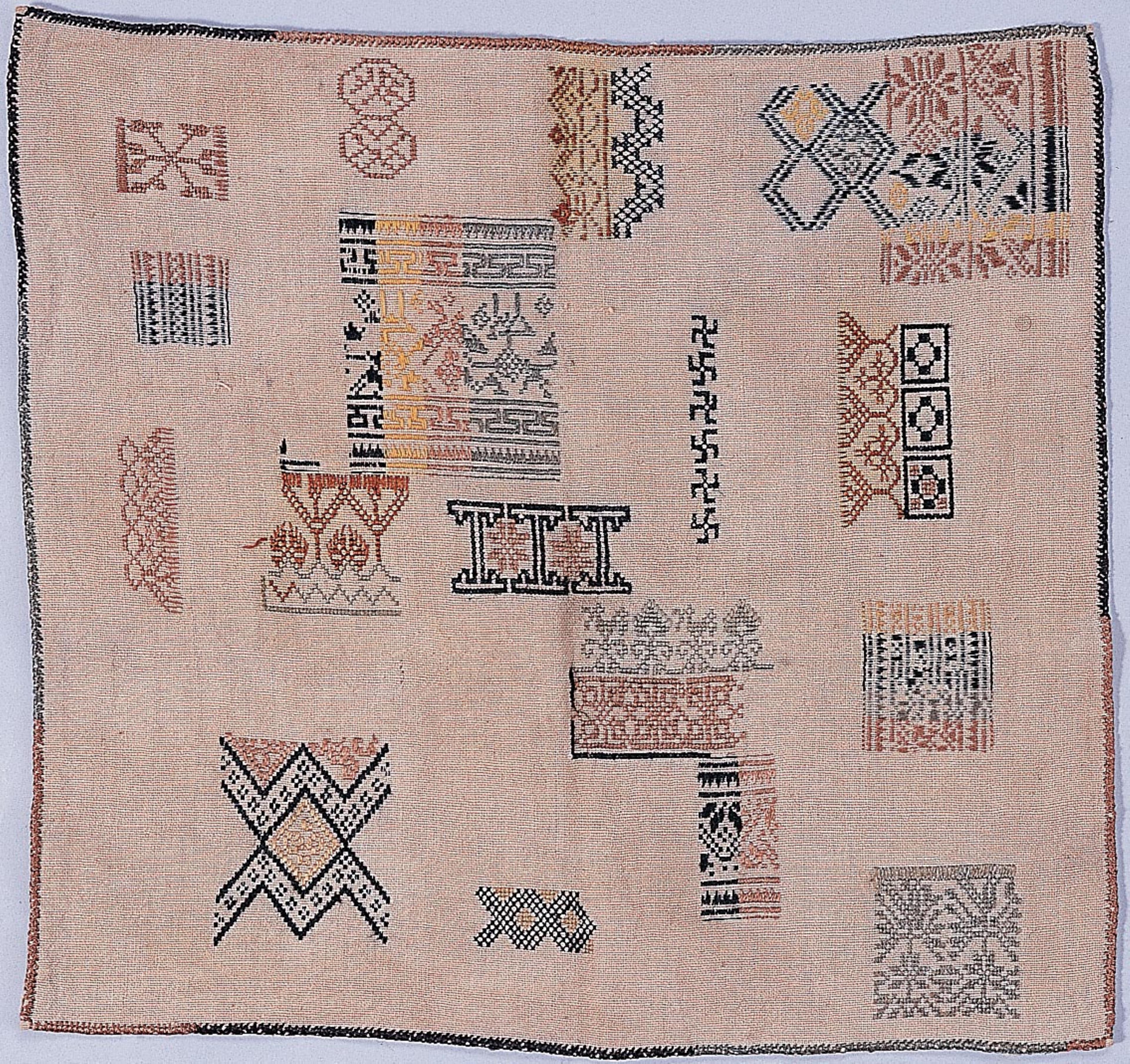 平埔族刺繡樣本方巾 (共5張)