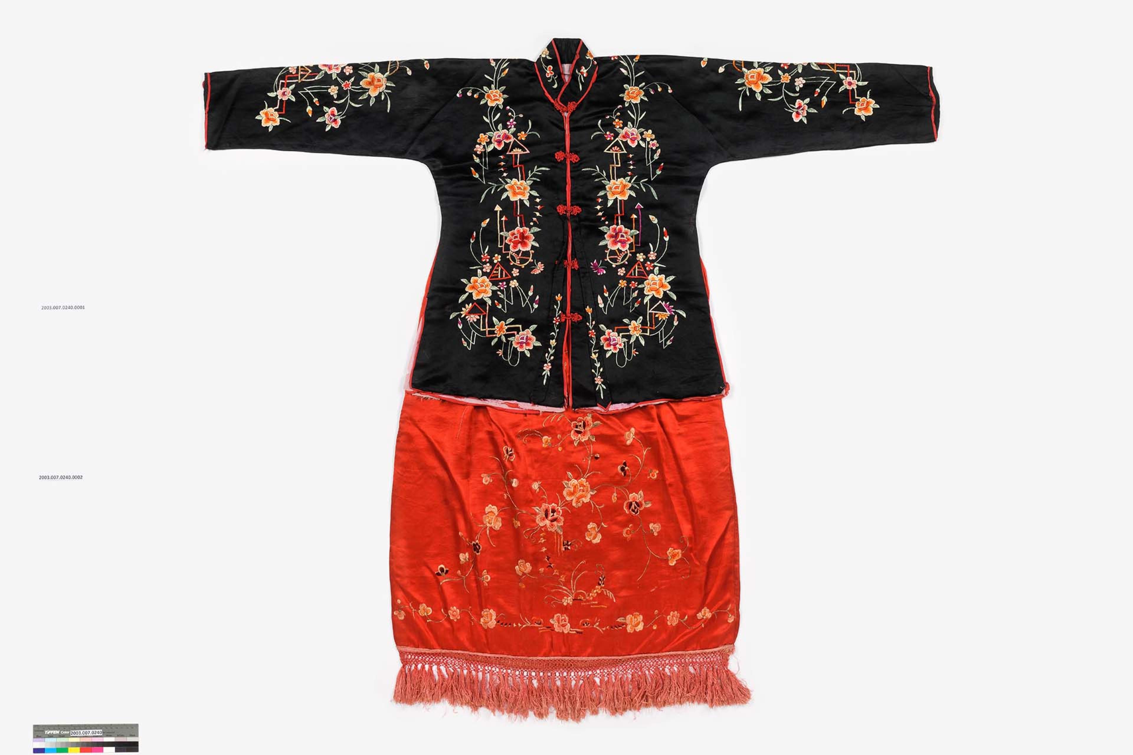 黑衣紅裙絲質刺繡新娘禮服 (共2張)