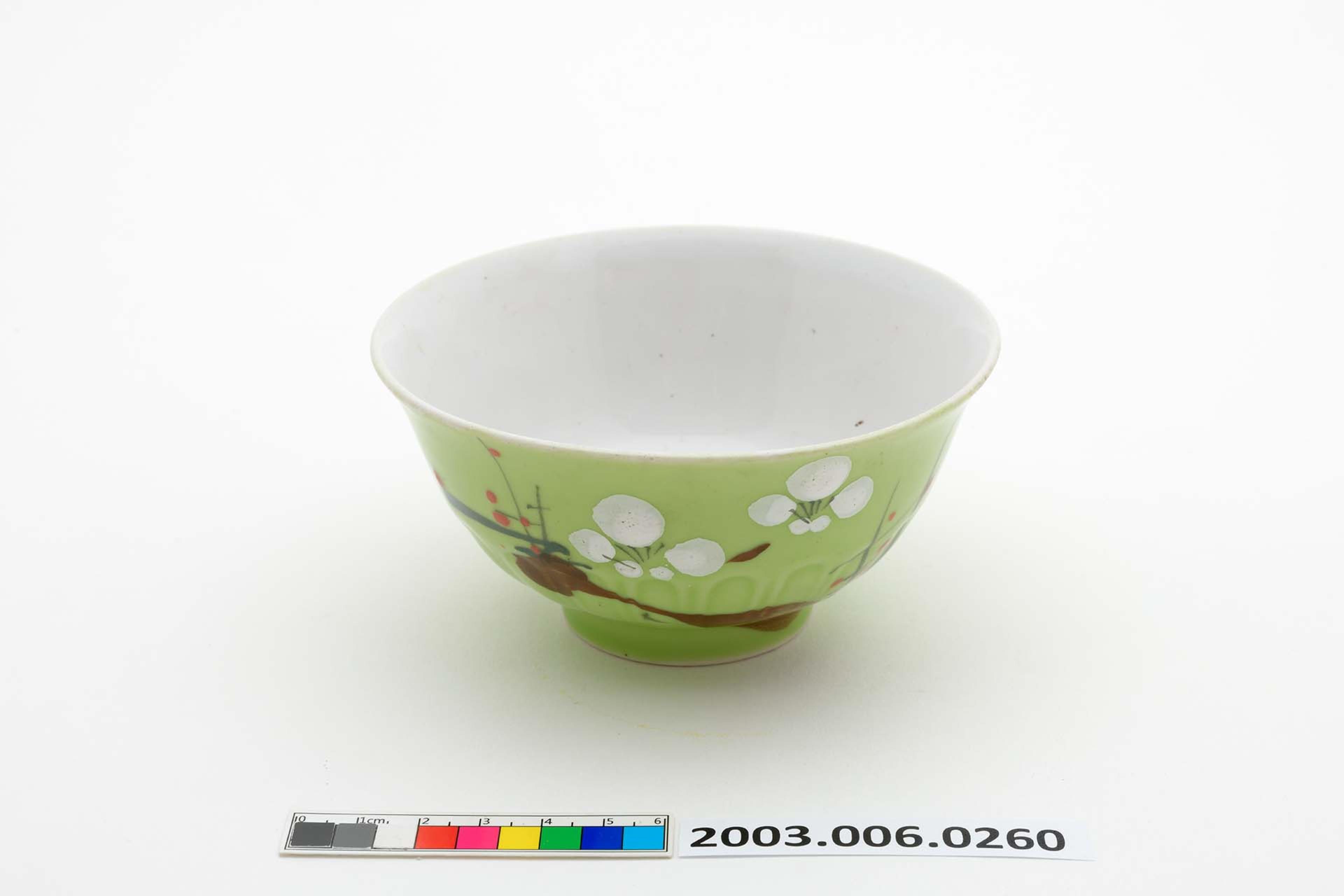 彩繪古木梅花紋綠釉碗  (共2張)