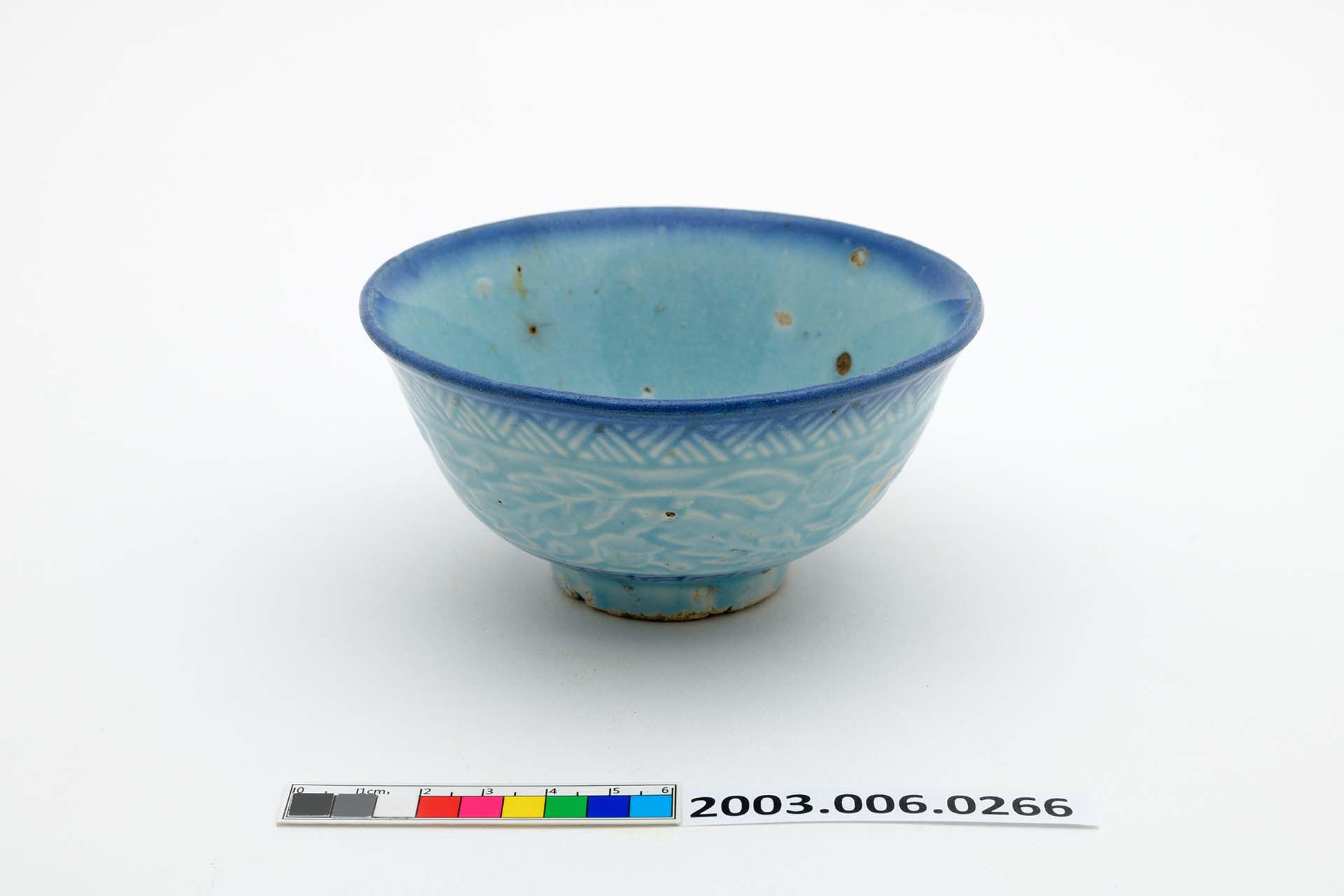 藍釉纏枝花卉紋淡青碗  (共2張)