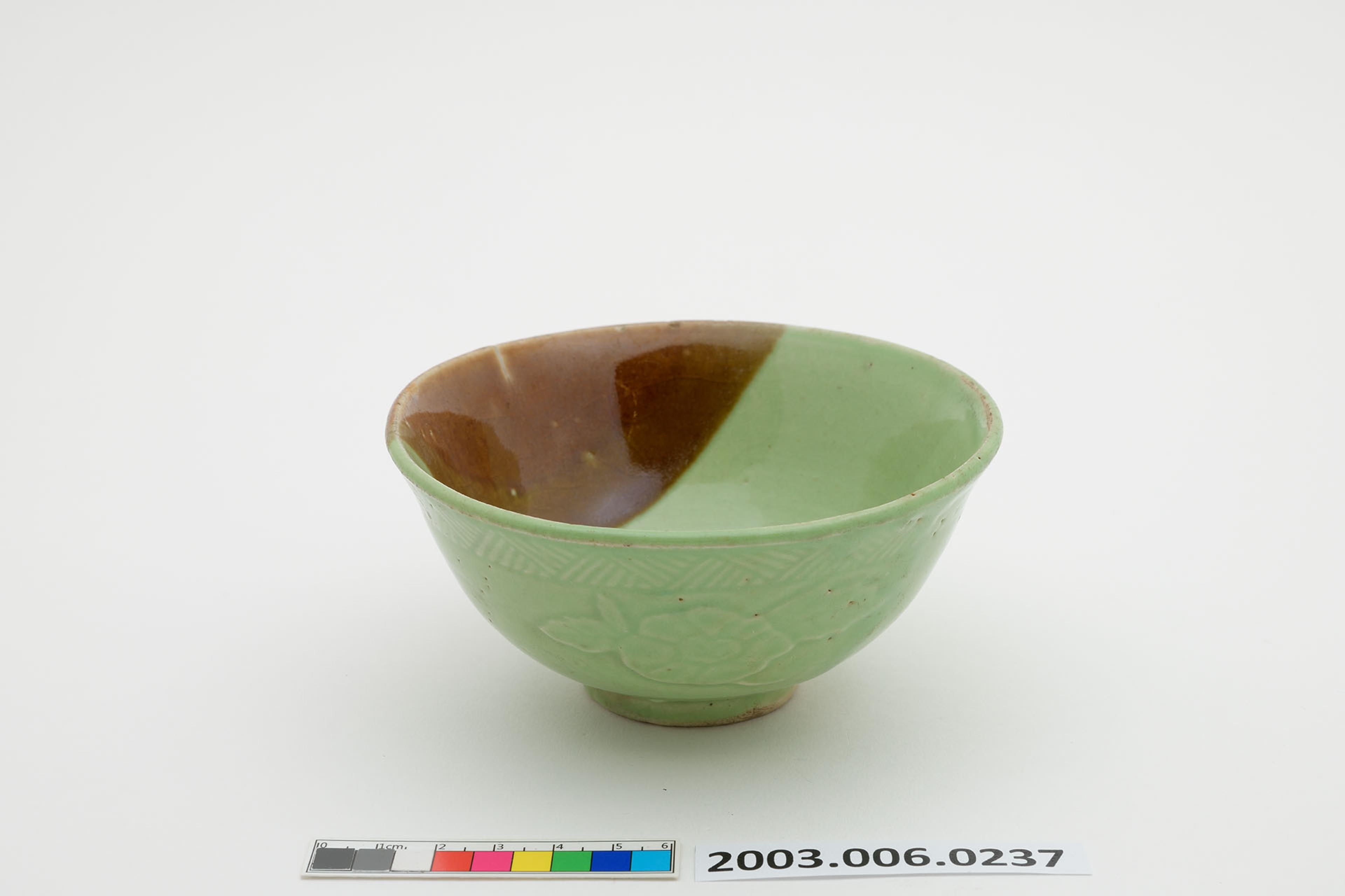 綠褐釉瓷碗 (共6張)