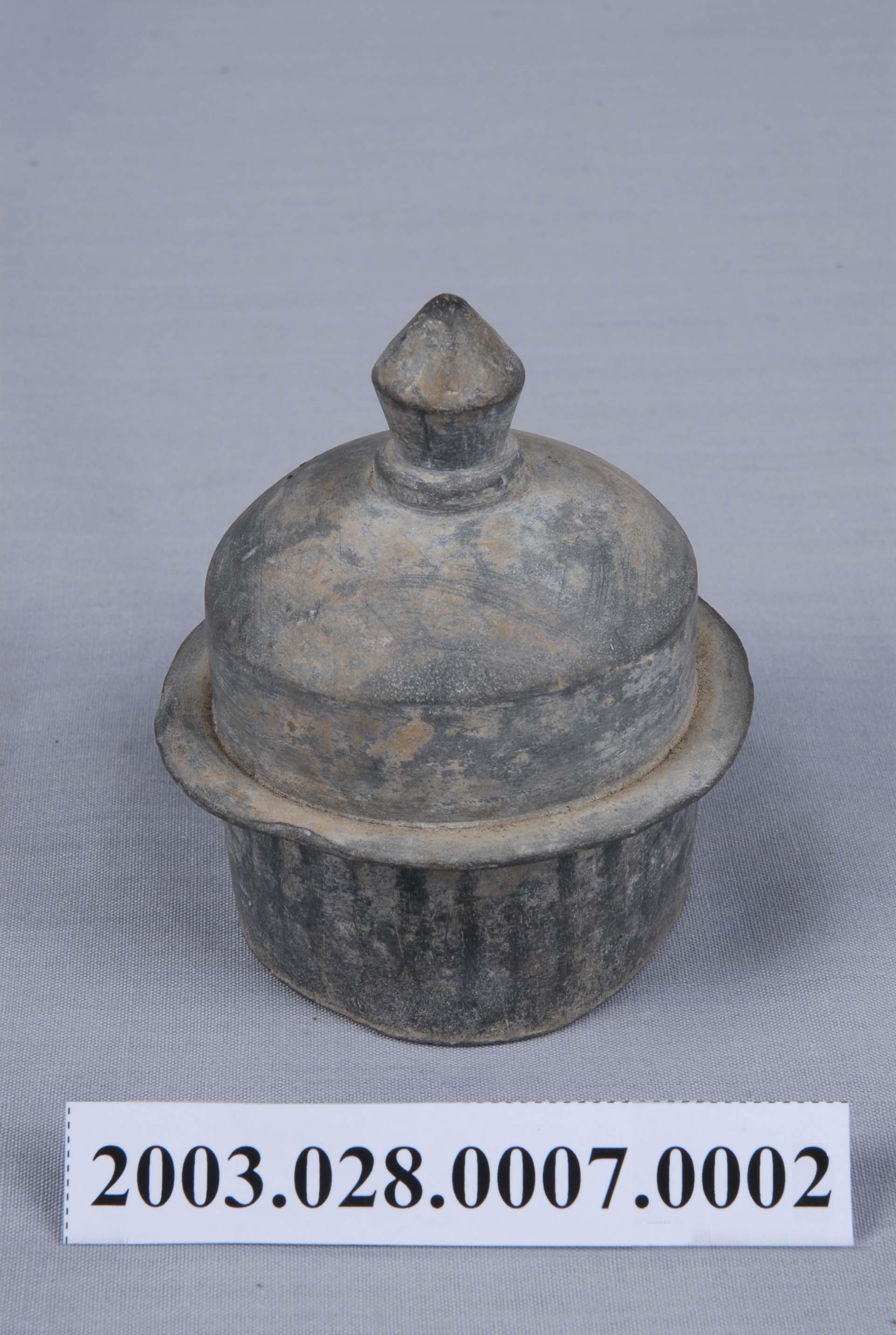 錫製茶壺蓋 (共2張)