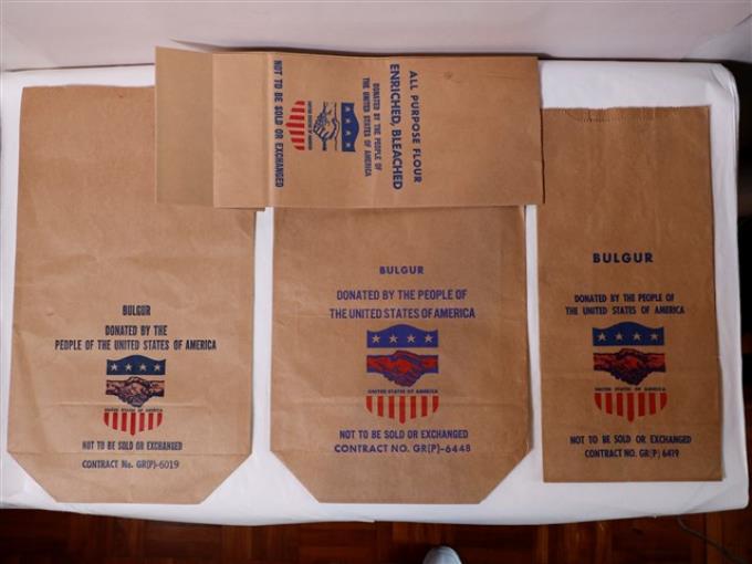 美國人民捐贈小麥麵粉物資紙袋 (共2張)