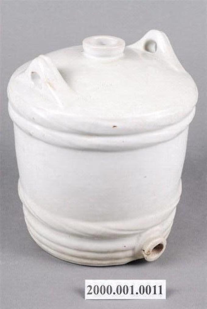白瓷雙耳醬油壺 (共3張)