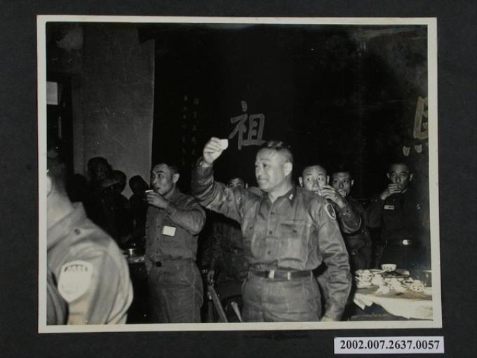 彭指揮官於十一月份慶生酒會舉杯向壽星祝賀 (共1張)