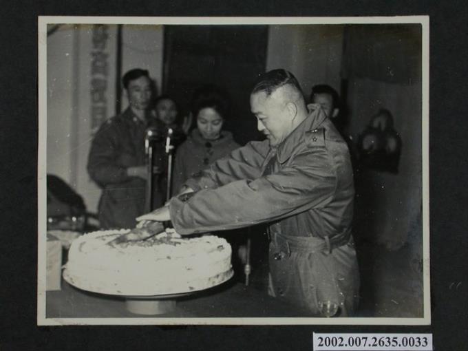 彭指揮官於元月慶生會切蛋糕 (共2張)