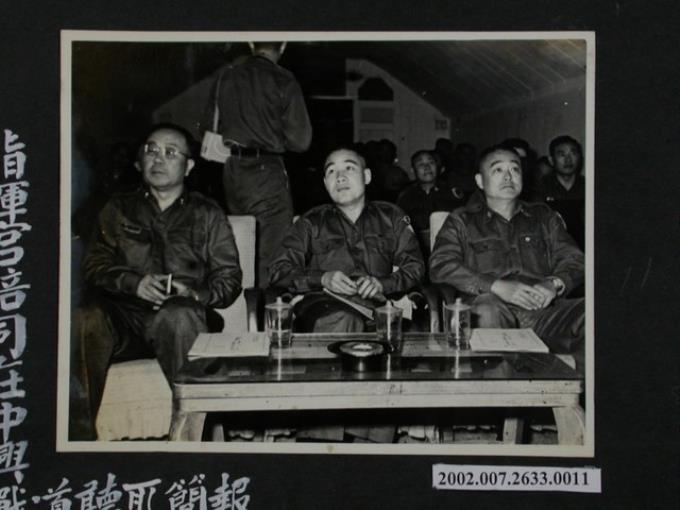 彭指揮官陪同陸總部政戰主任江國棟將軍在中興戰道聽取簡報 (共2張)