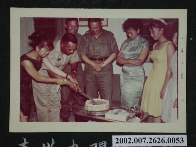 馬祖戰地首席顧問史塔克壽誕切蛋糕 (共2張)