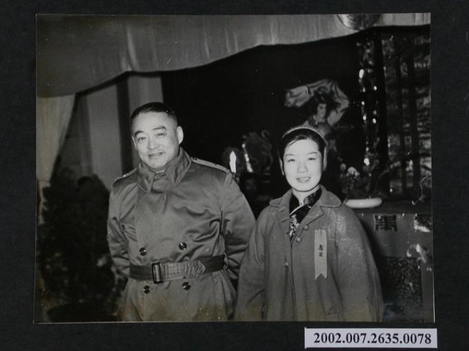 彭指揮官與鈕方雨小姐合影 (共2張)