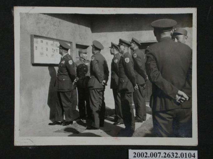彭指揮官與周少將於烏坵參觀文康中心 (共1張)